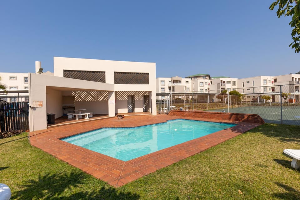 Tennis court, Swimming pool