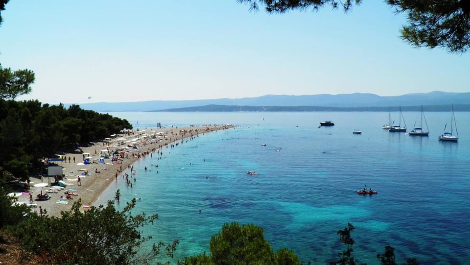 Villa Senjkovic - Apartments with Balcony and Sea View Apartment in Bol