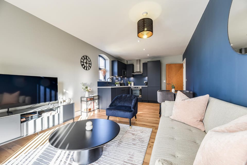 TV and multimedia, Kitchen or kitchenette, Living room, Seating area