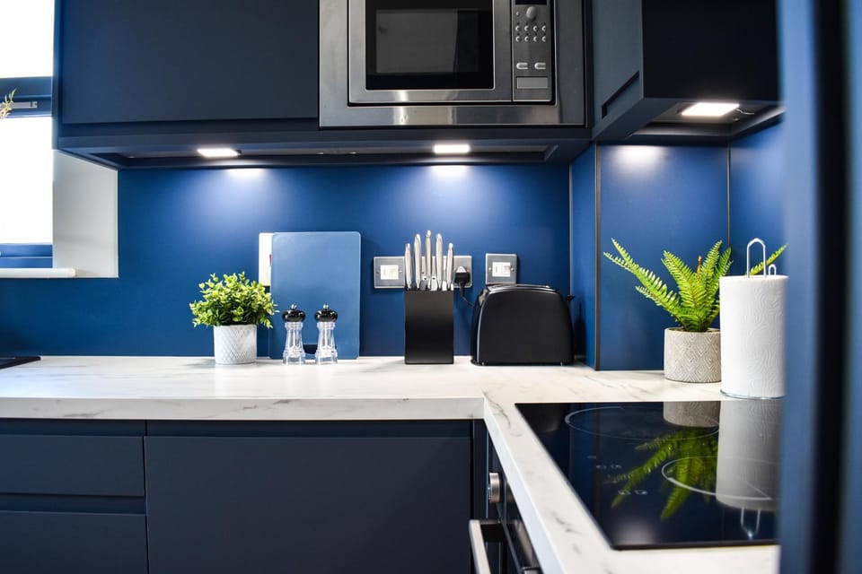 Kitchen or kitchenette, microwave, oven, stove