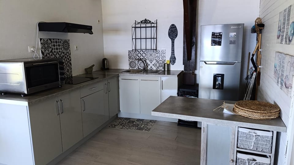 Kitchen or kitchenette, oven, stove