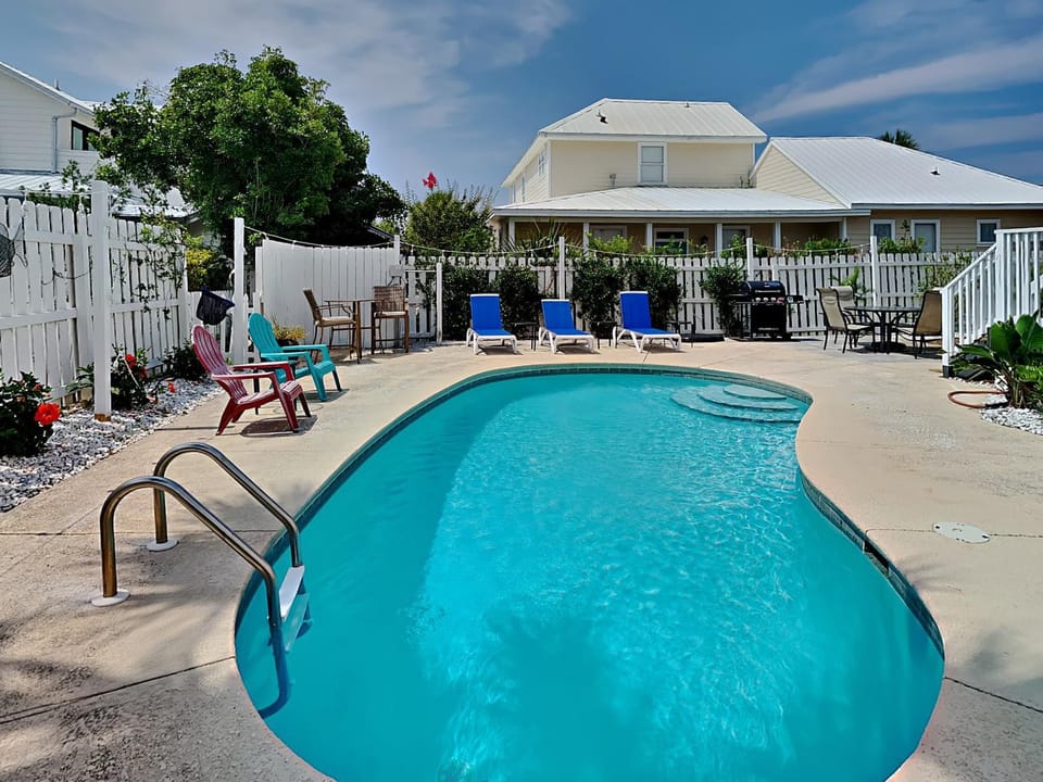 Property building, Patio, Garden, Seating area, Dining area, Swimming pool
