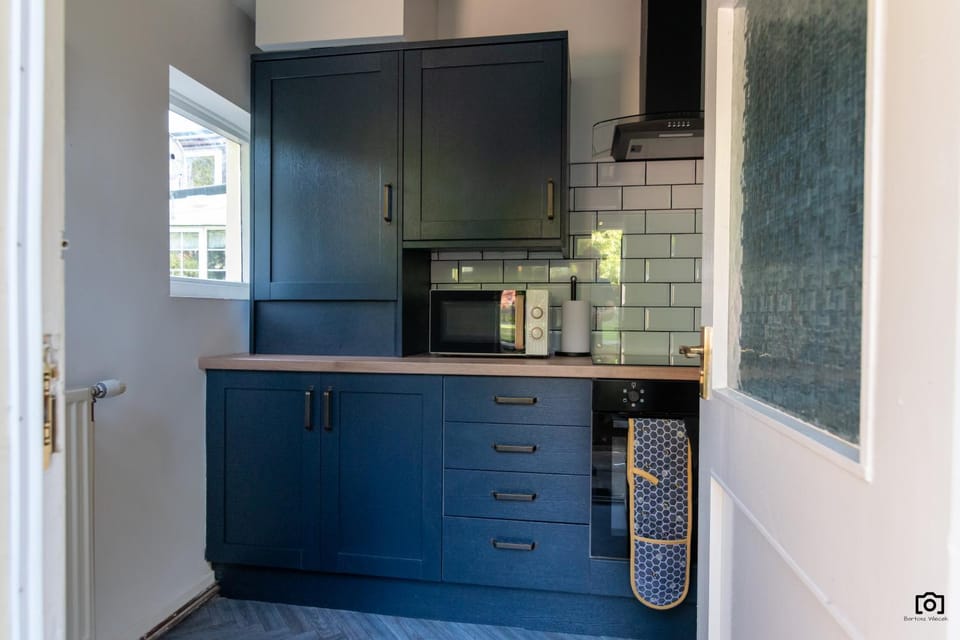 Kitchen or kitchenette, microwave, oven