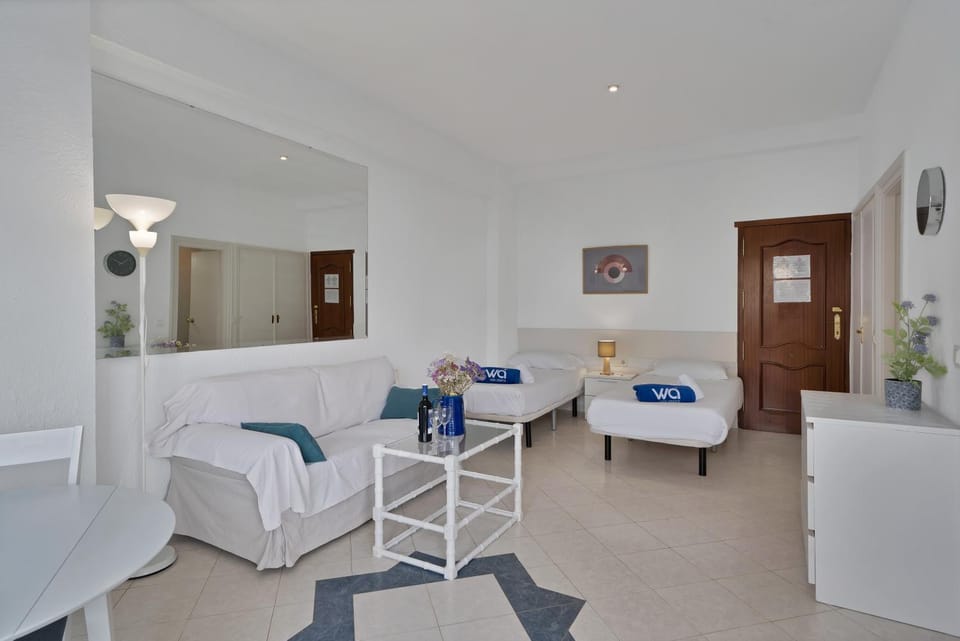 Bed, Living room