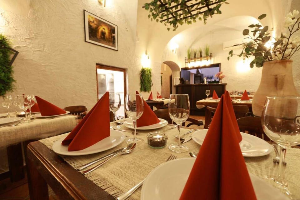 Restaurant/places to eat, Food and drinks, Food, Alcoholic drinks