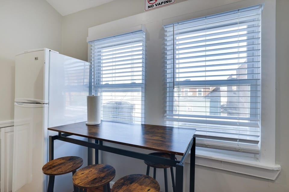 2BR Apt Near EWR & NYC • Workspace + Parking Apartment in Hillside