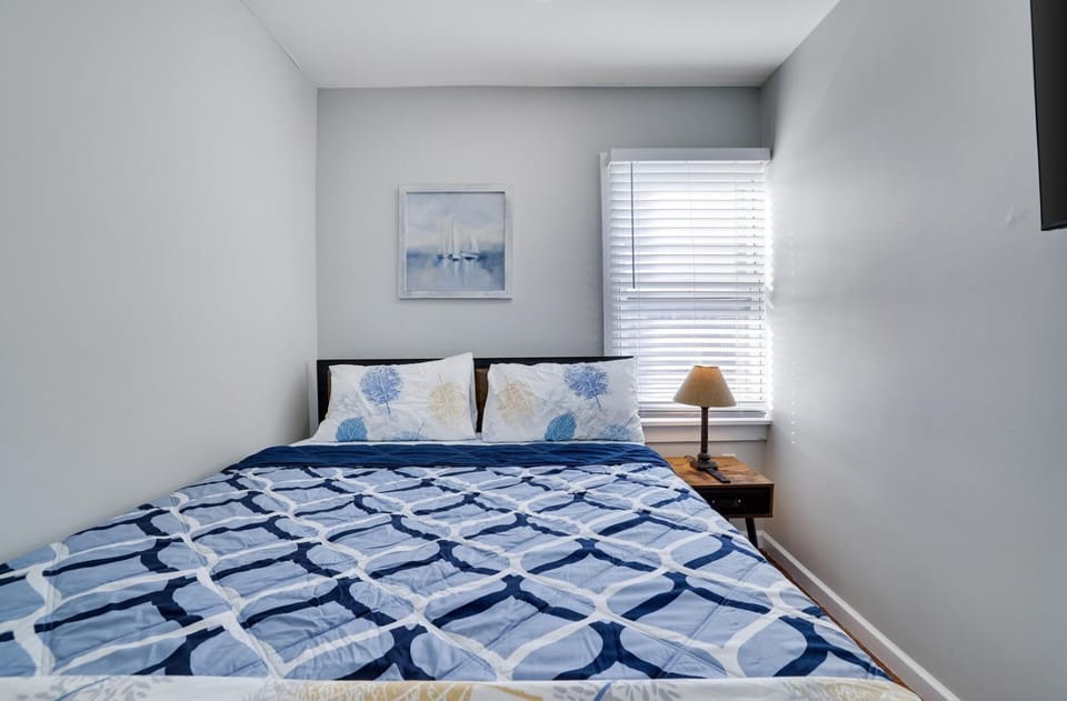 2BR Apt Near EWR & NYC • Workspace + Parking Apartment in Hillside