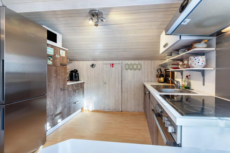 Kitchen or kitchenette, Living room
