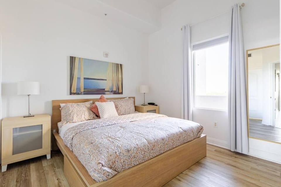 Lakefront Disney Dream Condo Apartment in Orlando