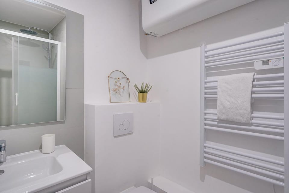 Shower, Bathroom