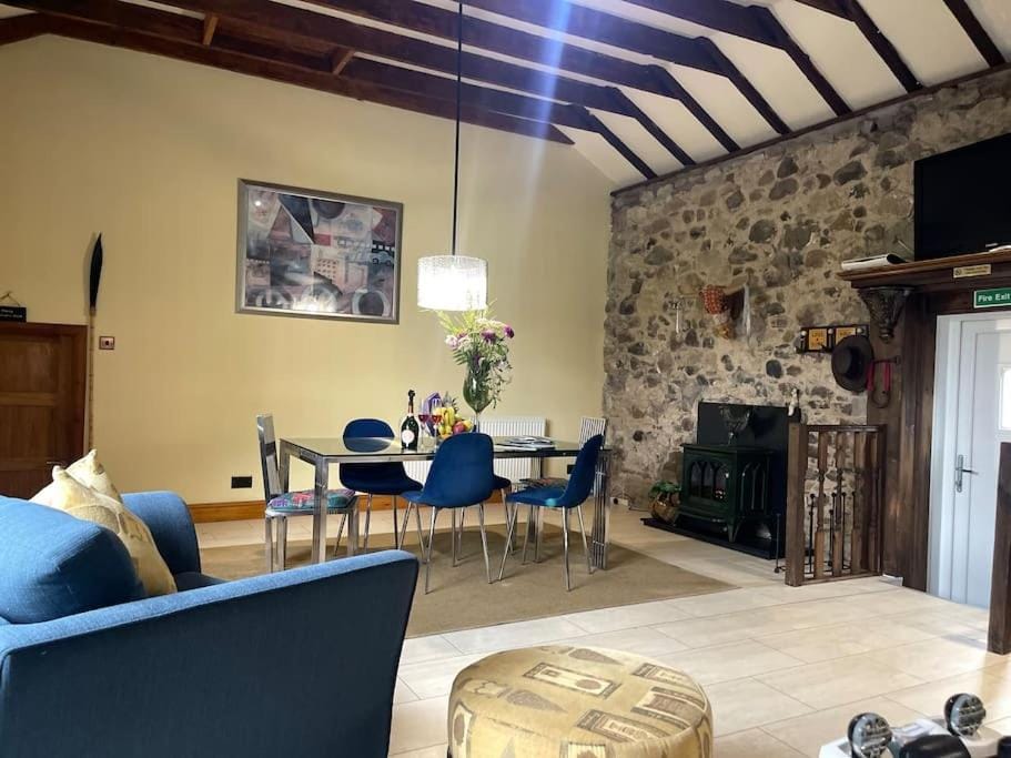 Dining area, kitchen