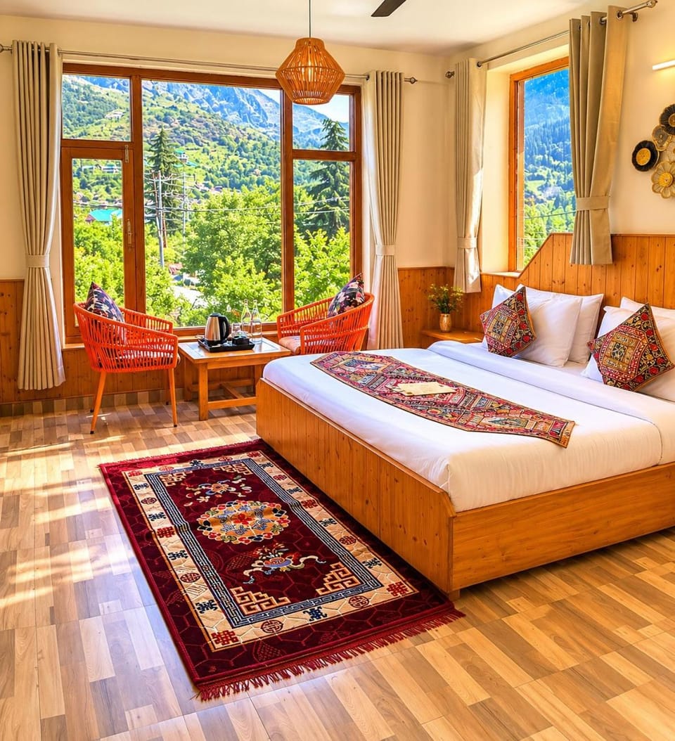 Photo of the whole room, Bedroom, Mountain view