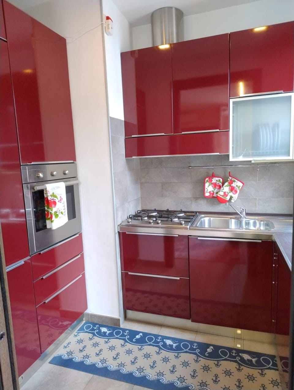 Kitchen or kitchenette, oven, stove