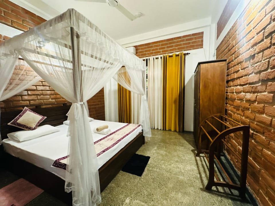 Bed, Food and drinks, Photo of the whole room, Bedroom, Meals, flat iron, furniture, towels, wardrobe, air conditioner