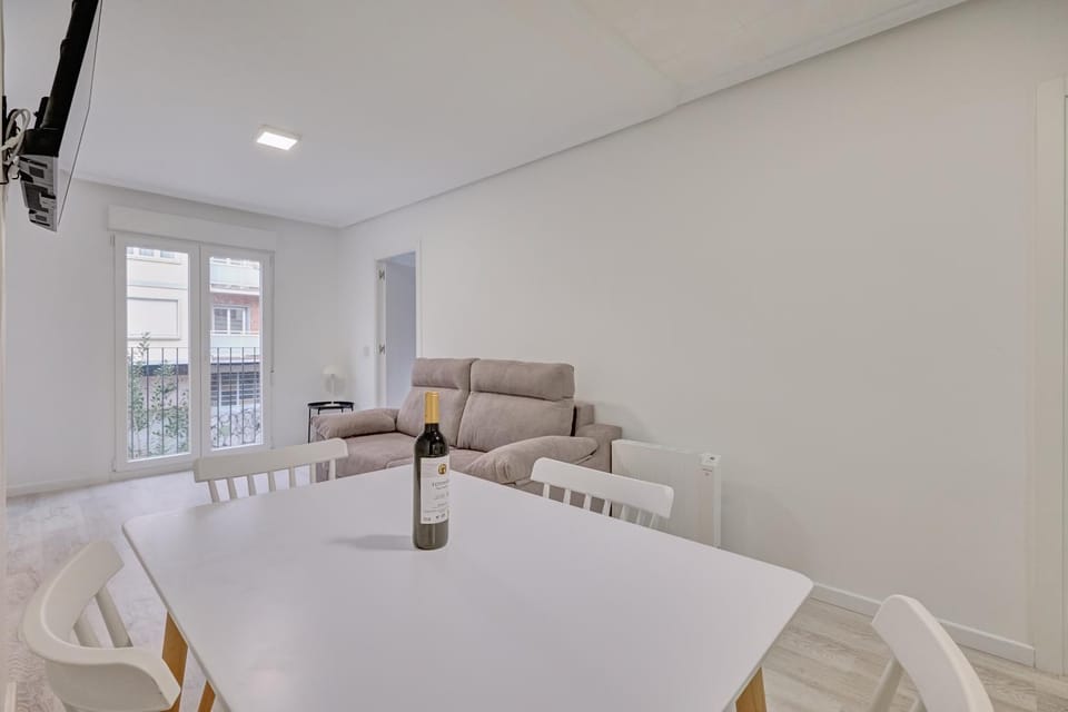Living room, Photo of the whole room, Seating area, Dining area