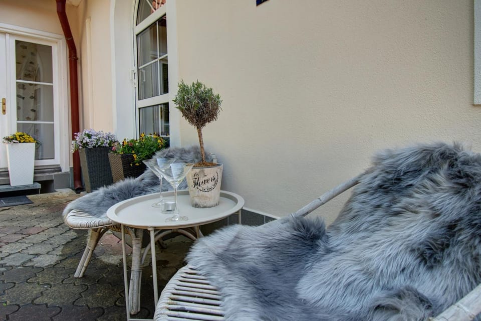 View (from property/room), Balcony/Terrace, Seating area