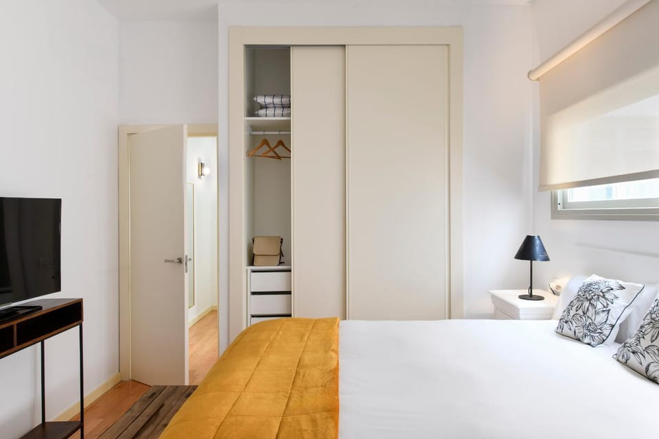 Bed, Photo of the whole room, Bedroom, wardrobe