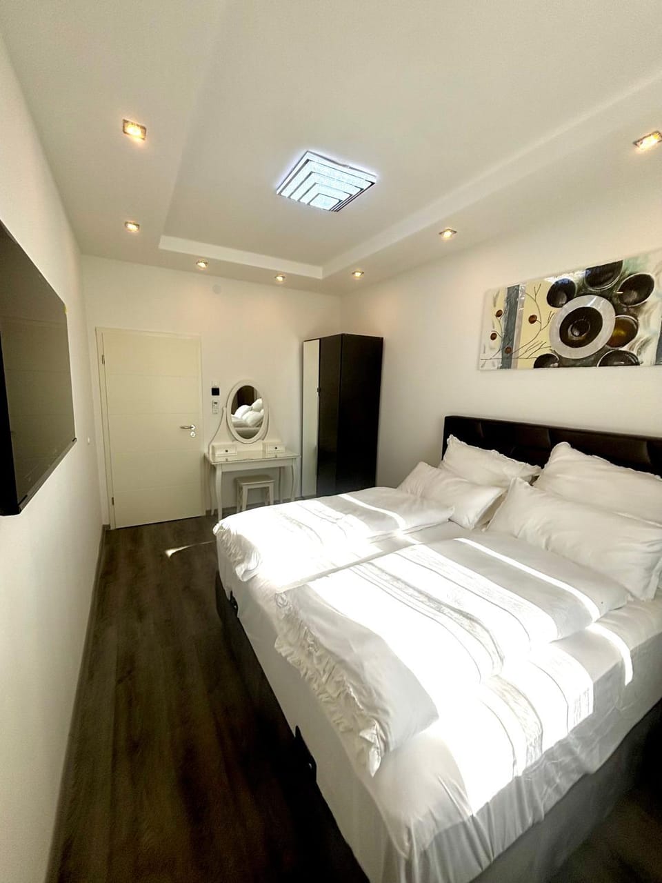 Bed, TV and multimedia, Bedroom, wardrobe