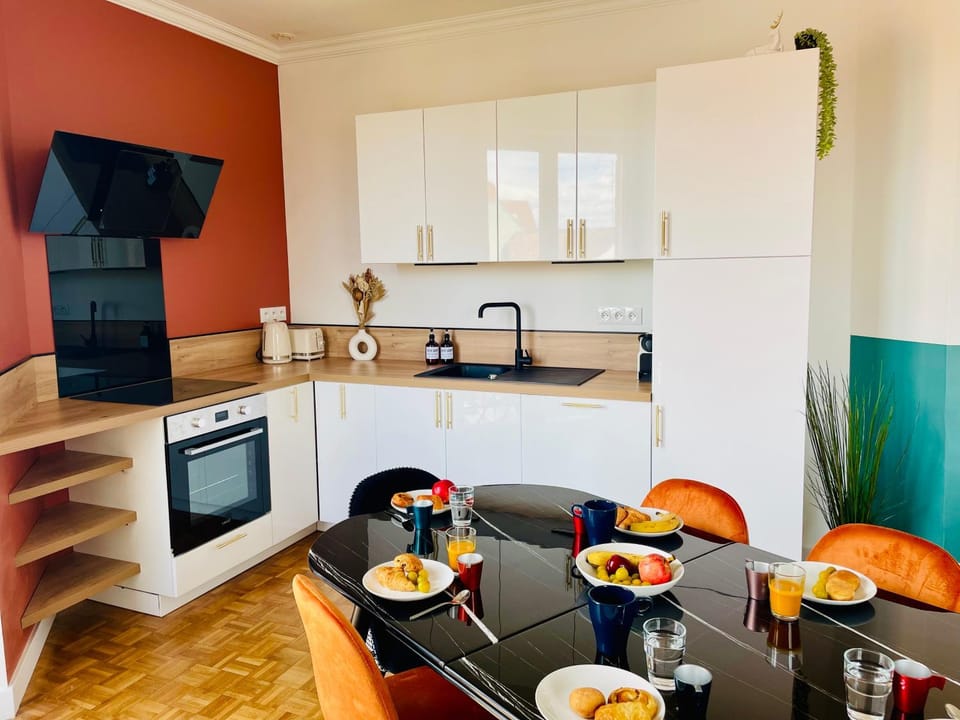 Kitchen or kitchenette, Living room, Dining area, oven, stove, toaster, kitchen, kitchen