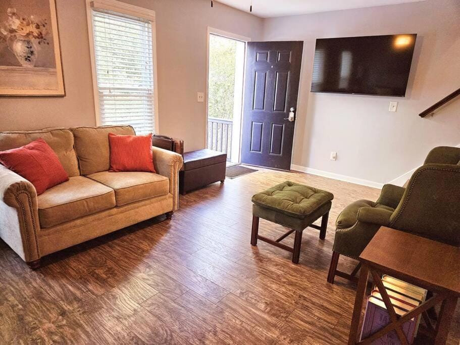 Communal lounge/ TV room, Living room, Seating area