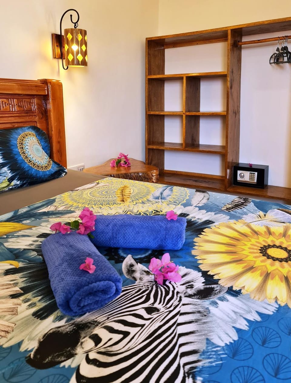 Bed, Bedroom, safe, towels, wardrobe