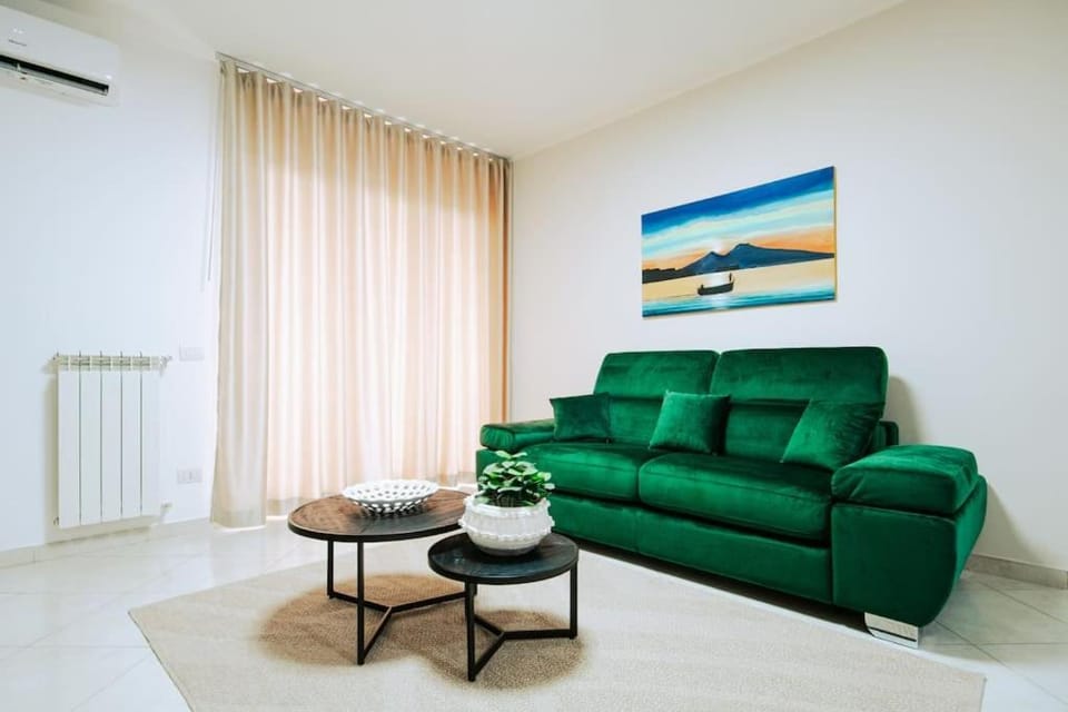Attico vicino all Aeroporto con Parcheggio privato e 2 Bagni Apartment in Naples