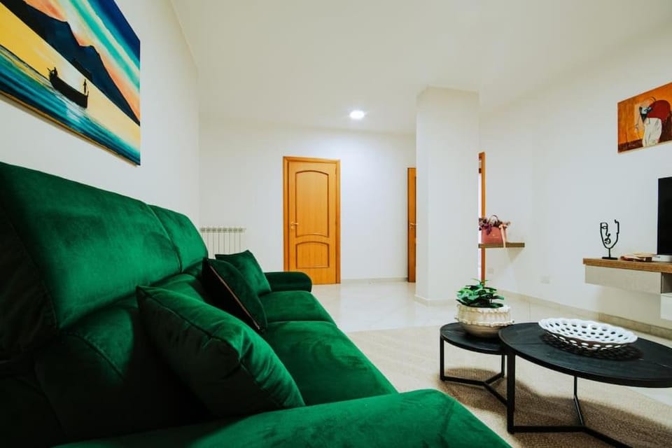 Attico vicino all Aeroporto con Parcheggio privato e 2 Bagni Apartment in Naples