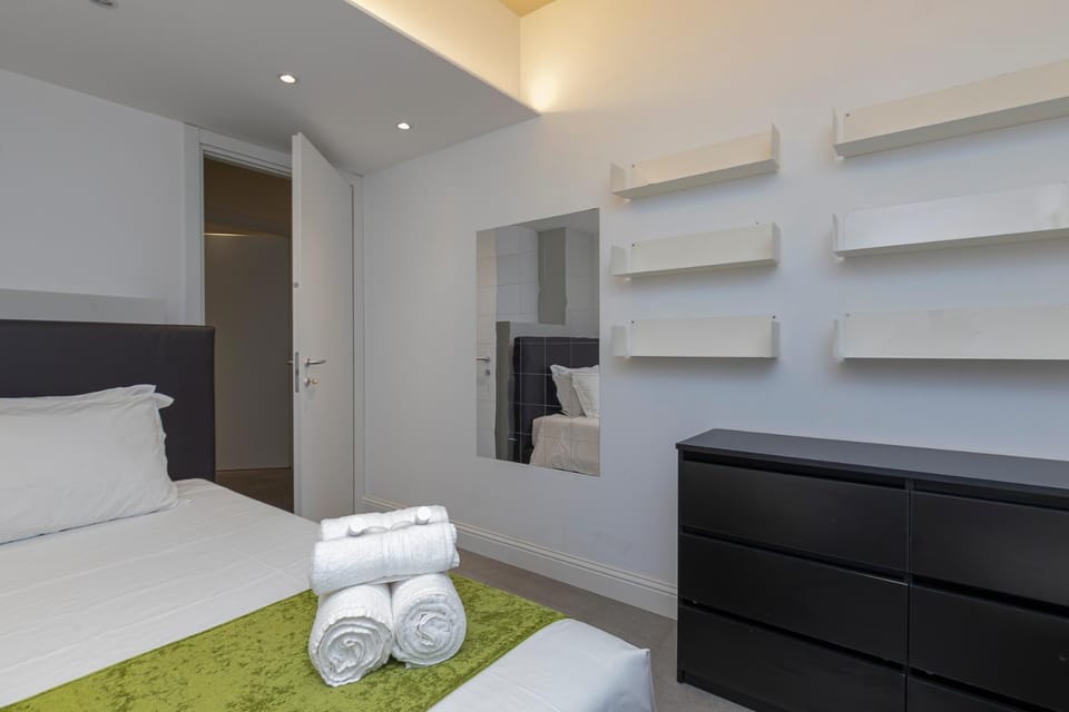 Xenia Apartments - Modern three-room apartment in Moscova area Apartment in Milan