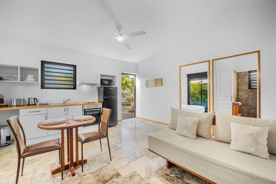 TV and multimedia, Living room, Dining area, internet, stove, kitchen