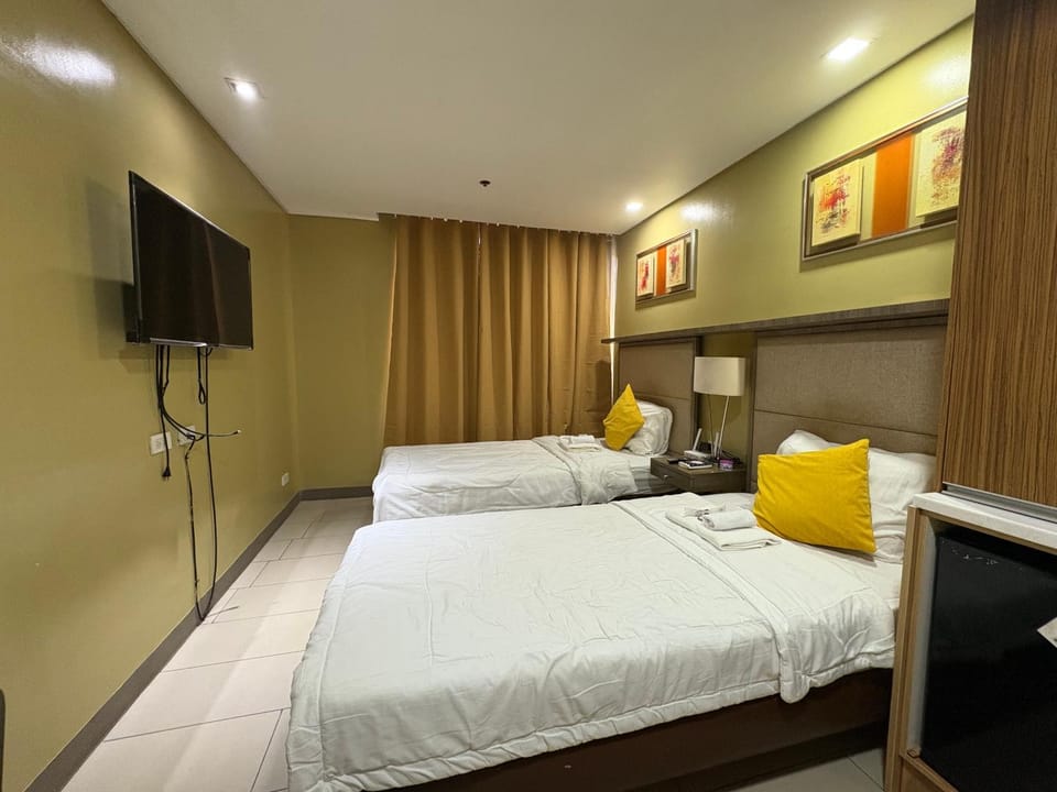 Communal lounge/ TV room, Bed, Photo of the whole room, Bedroom