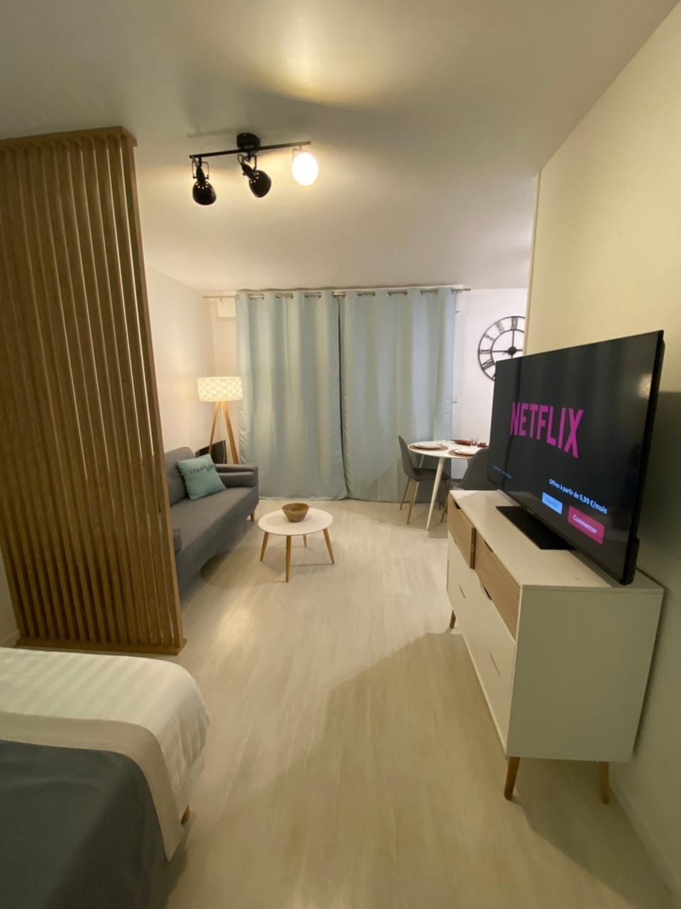 Photo of the whole room