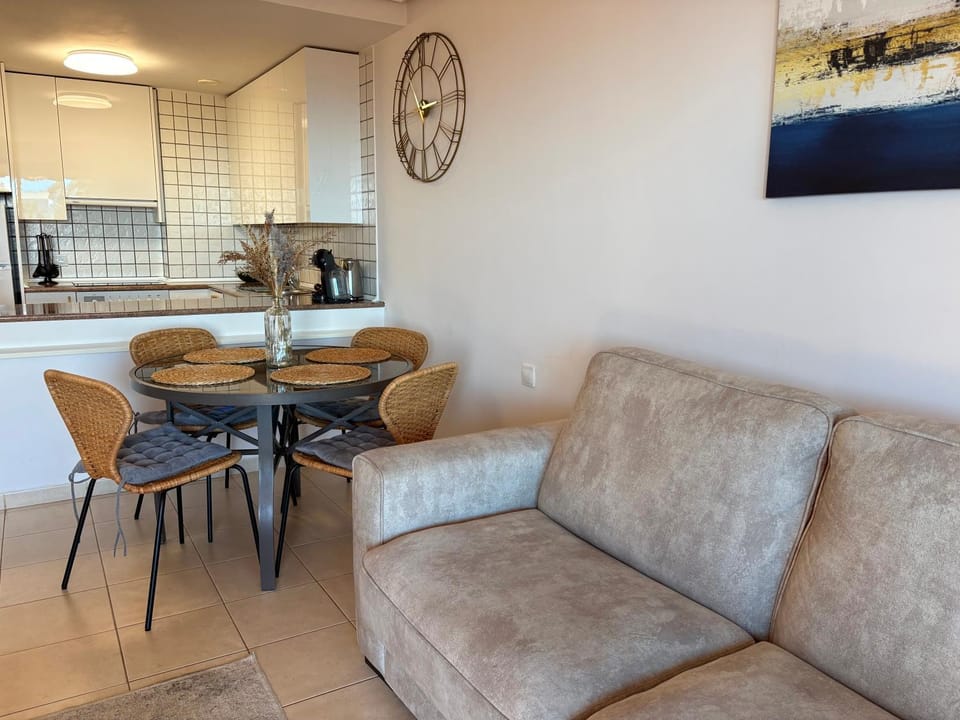 2BDR Ocean and la Gomera Vista Getaway Apartment in Acantilados de Los Gigantes