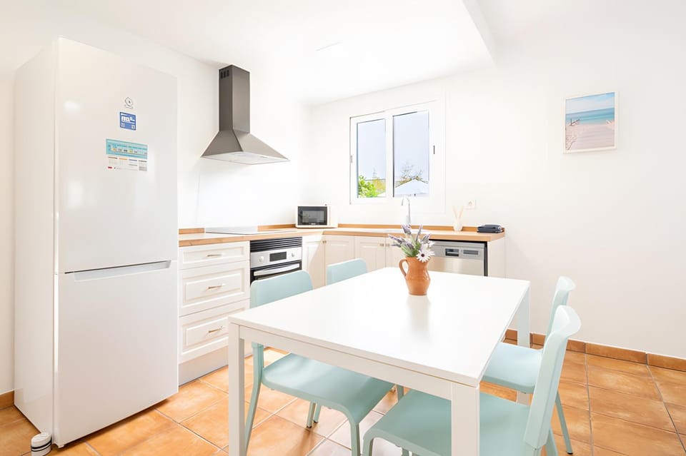 Property building, Kitchen or kitchenette, Living room