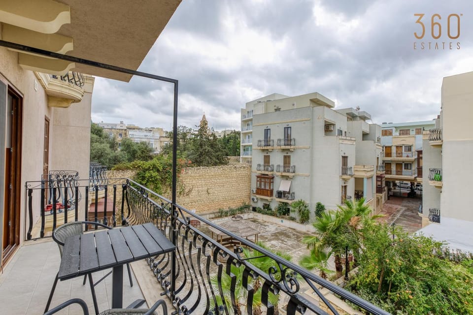Property building, Patio, Day, Neighbourhood, View (from property/room), Balcony/Terrace, City view, Street view