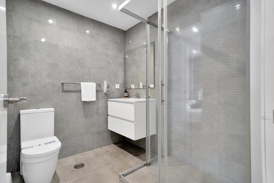Shower, Bathroom, towels