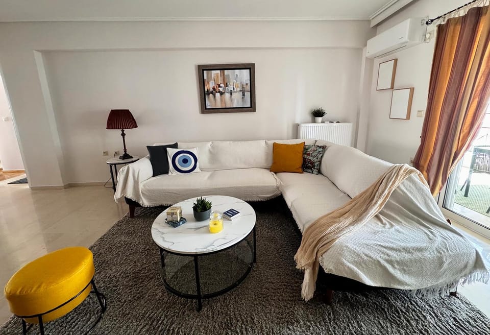 Communal lounge/ TV room, TV and multimedia, Coffee/tea facilities, Living room, Seating area