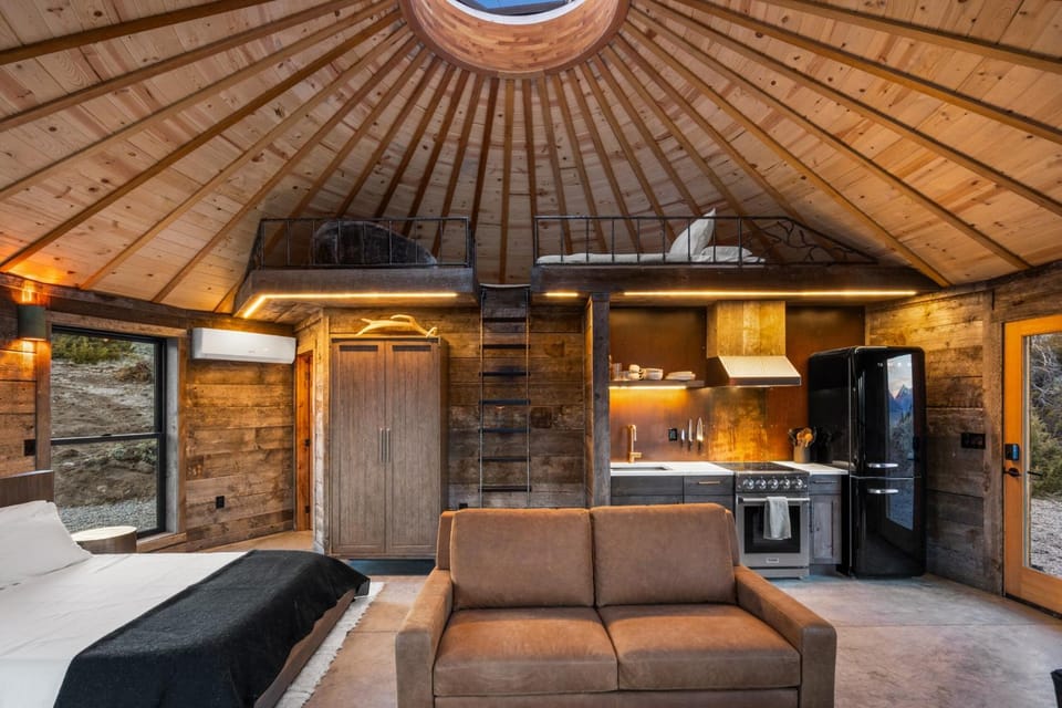Mountain Yurt - Luxe Yellowstone Cabin I Condé Nast Cabin in Emigrant