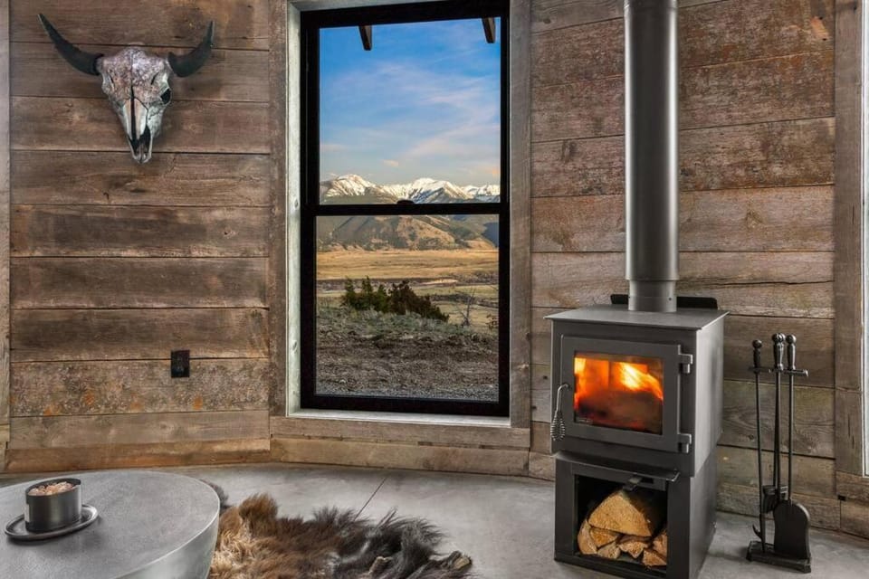 Mountain Yurt - Luxe Yellowstone Cabin I Condé Nast Cabin in Emigrant
