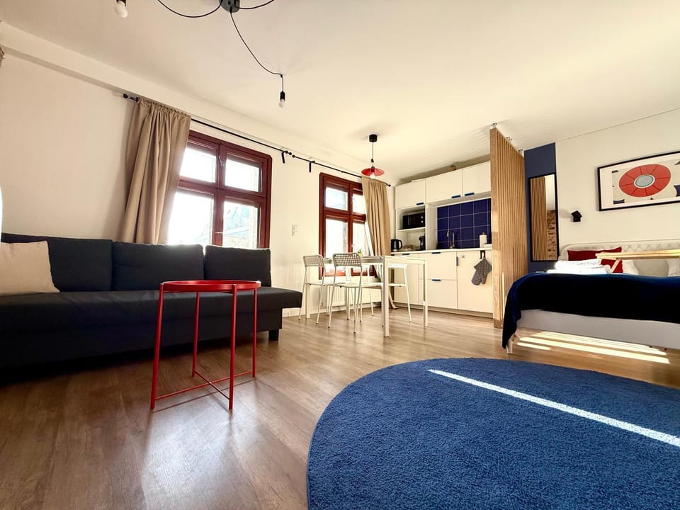 Bed, TV and multimedia, Living room, Photo of the whole room, Seating area, Dining area, Evening entertainment, Bedroom