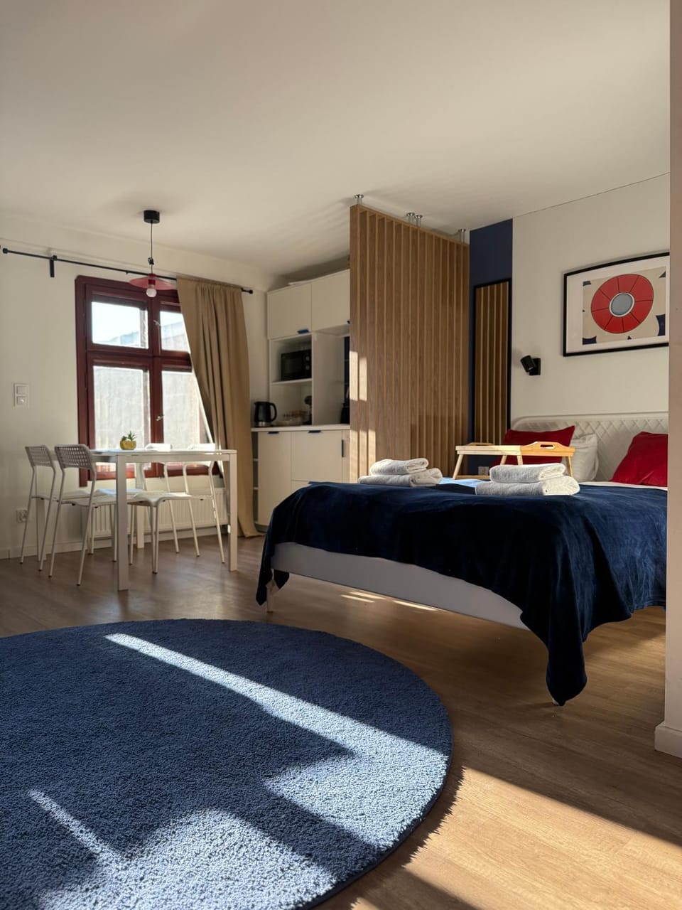 Bed, Living room, Photo of the whole room, Seating area, Dining area, Bedroom