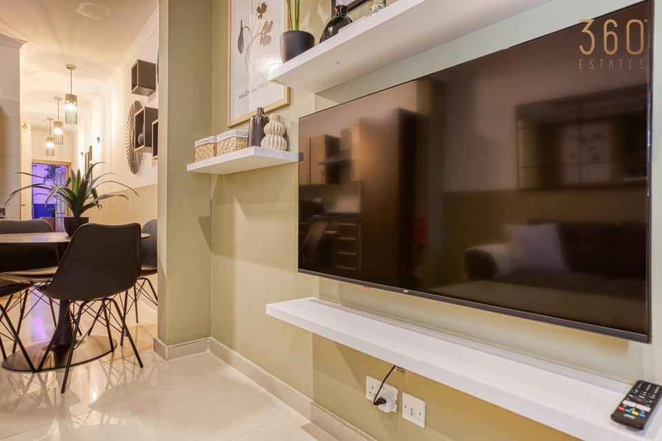 TV and multimedia, Kitchen or kitchenette, Living room, Seating area, Dining area, minibar, air conditioner