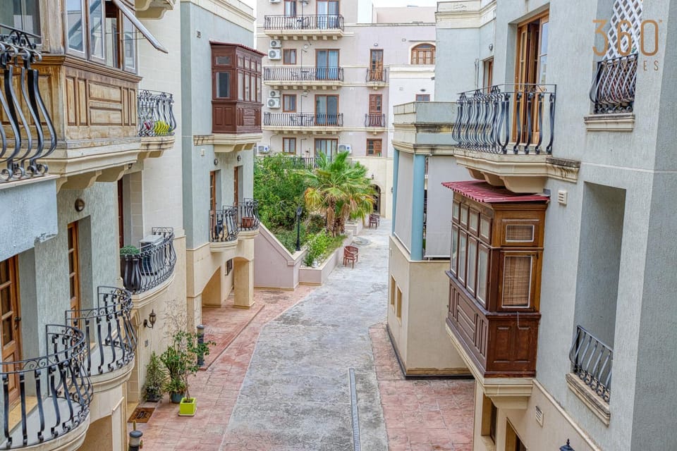 Property building, Day, Neighbourhood, View (from property/room), Balcony/Terrace, City view, Street view