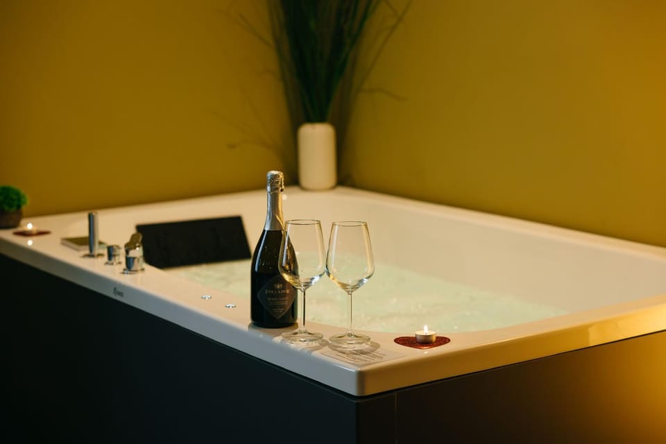 Hot Tub, Alcoholic drinks