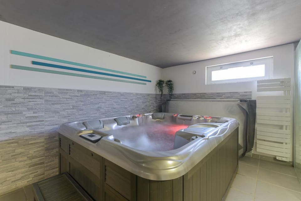 Bathroom, Living room