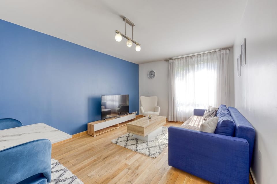 Communal lounge/ TV room, TV and multimedia, Living room, Seating area, fireplace