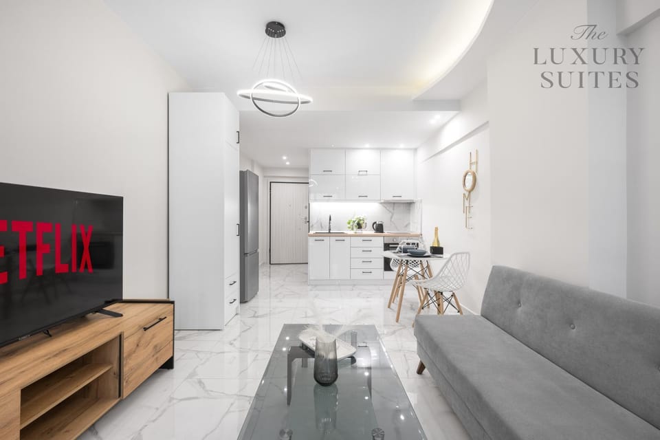 TV and multimedia, Kitchen or kitchenette, Living room, Seating area, Dining area