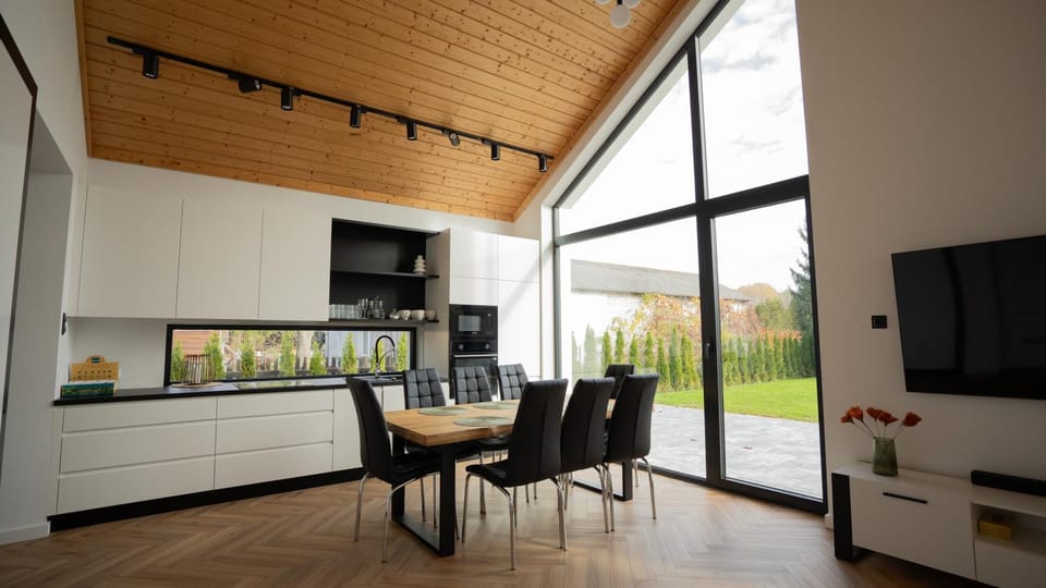 Communal lounge/ TV room, TV and multimedia, Kitchen or kitchenette, Dining area