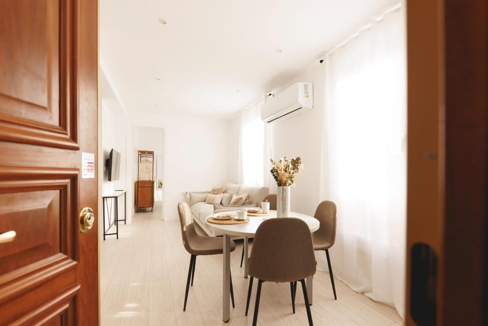 Living room, Dining area, air conditioner