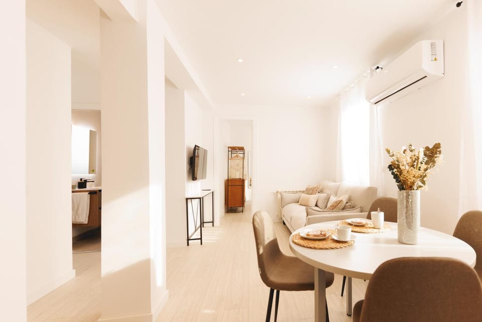 Living room, Seating area, Dining area, air conditioner