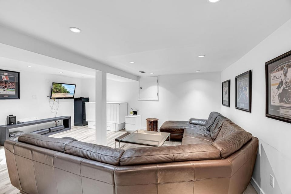 Comfortable 2-Bed Suite Near UBC House in Vancouver
